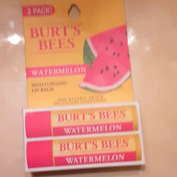 Burt's Bees Lip Balm - Picture 5 of 5